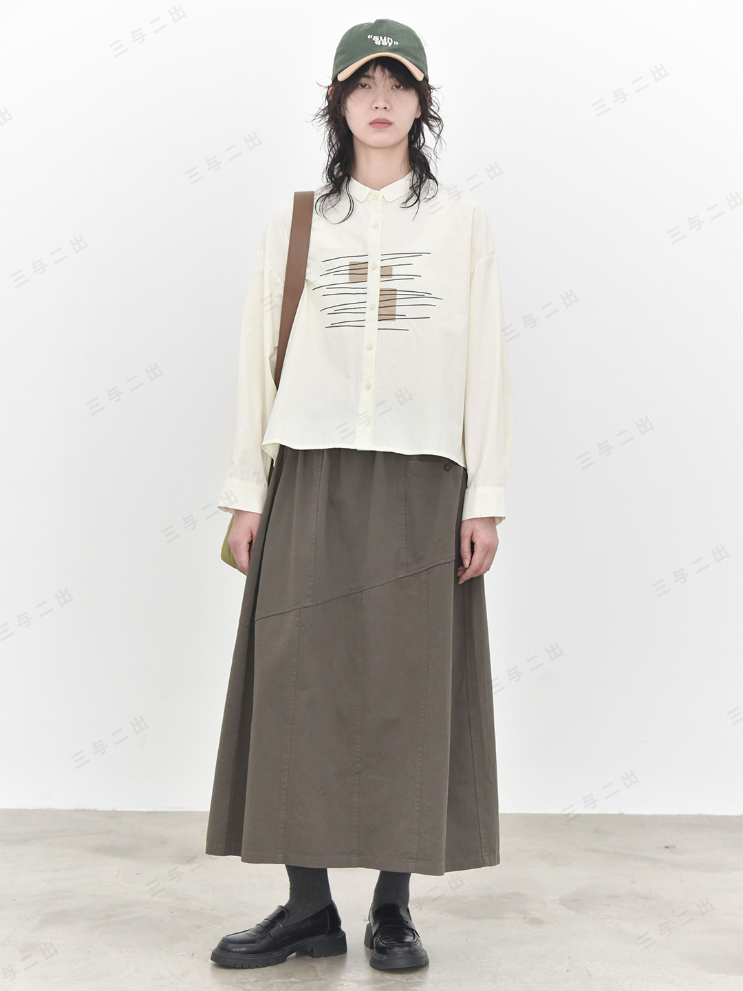 女士春秋簡約素描排線刺繡撞色貼布長袖襯衫