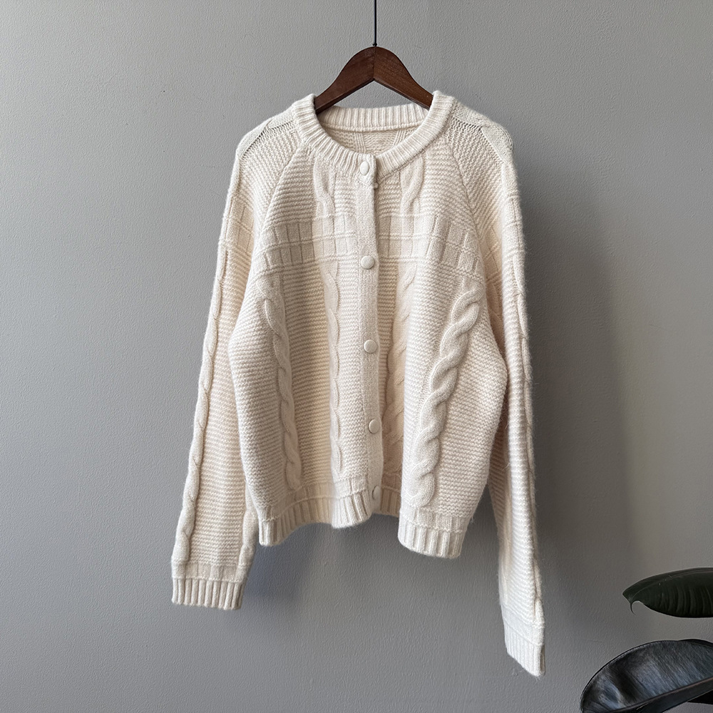 女士秋冬圓領包扣麻花毛衣開衫