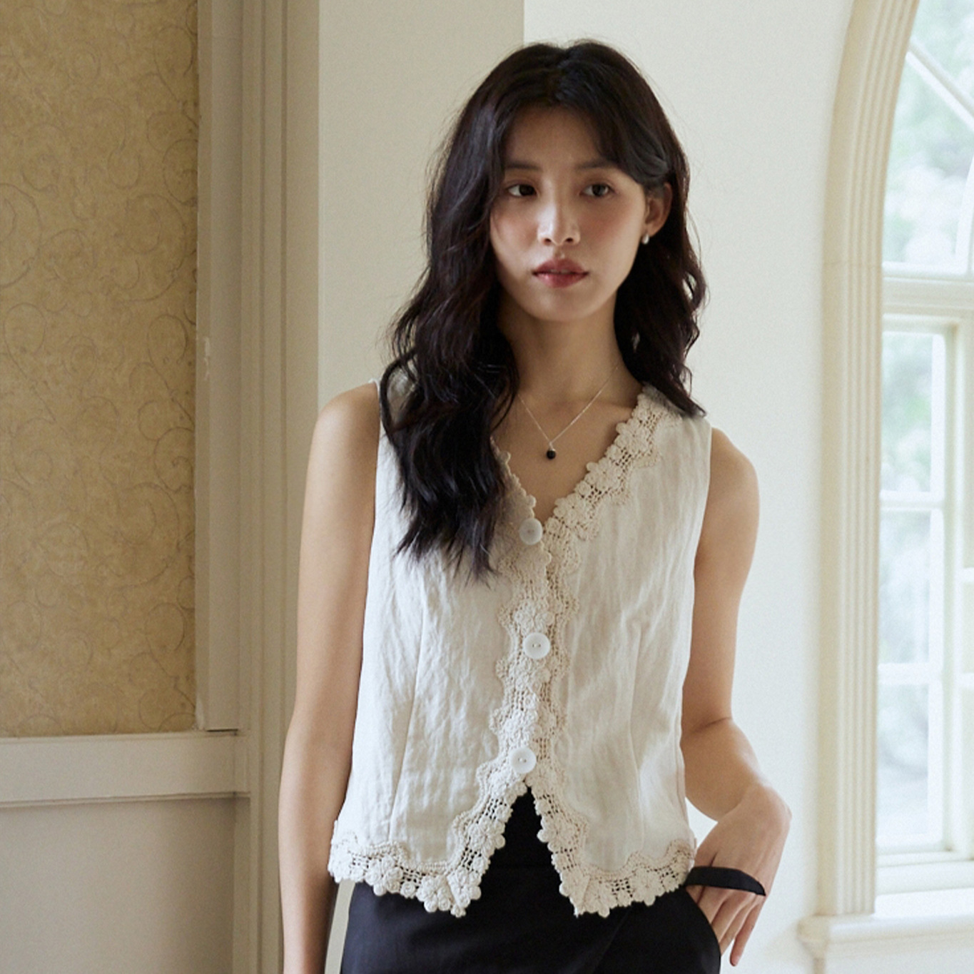 女夏褶皺肌理V領蕾絲花邊背心