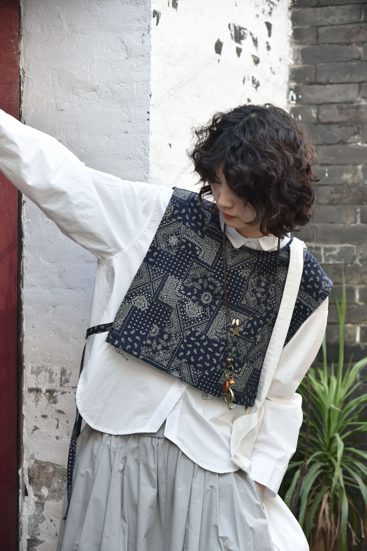 女腰果花後排圓領系帶披肩