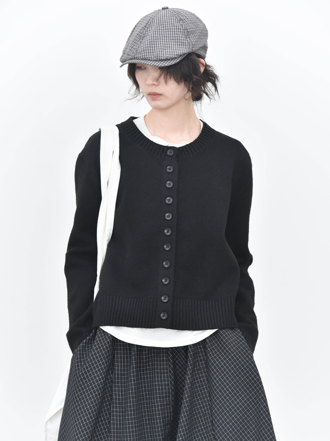 女士冬季簡約多釦設計羊毛開衫