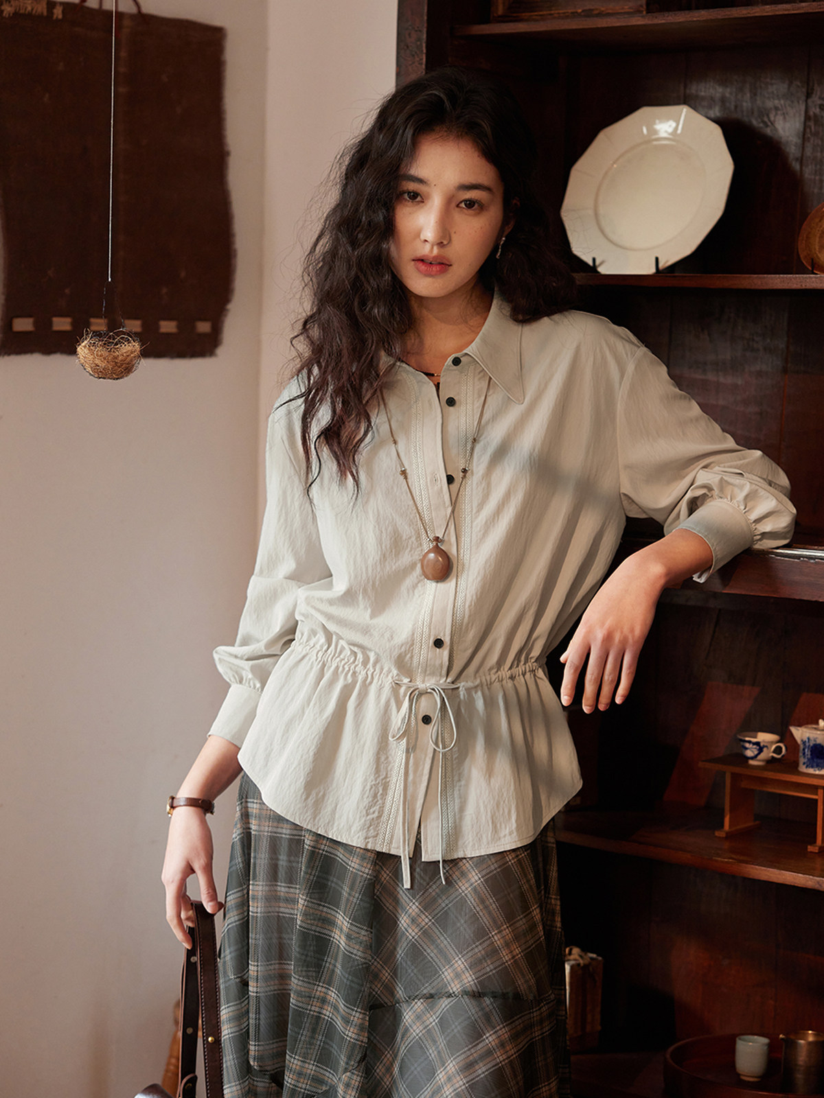 女復古抽繩收腰長袖襯衫