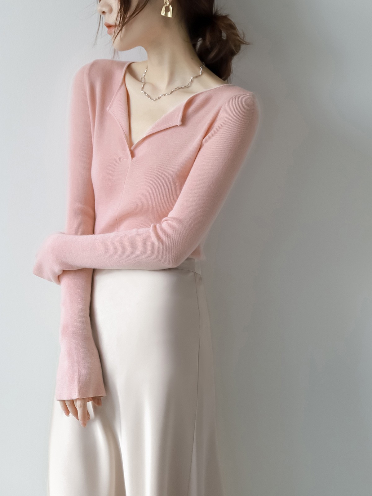 女士春秋小翻領V領打底衫