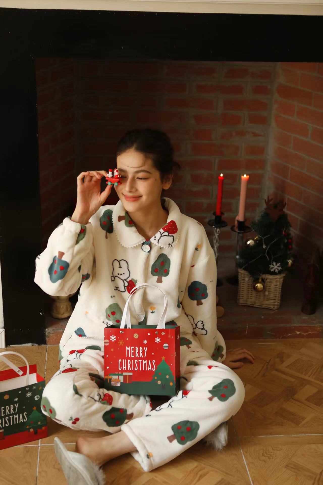 女秋冬加厚羊羔絨粉底白兔印花睡衣