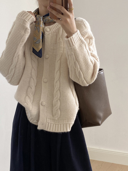 女士秋冬圓領包扣麻花毛衣開衫