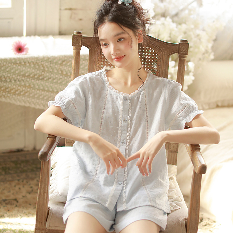 女款棉紗剪花蕾絲紐扣圓領短袖睡衣套裝