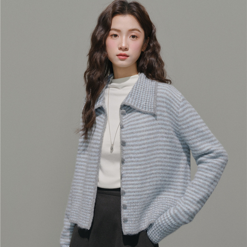 女士冬季慵懶風軟糯條紋高領毛衣外套