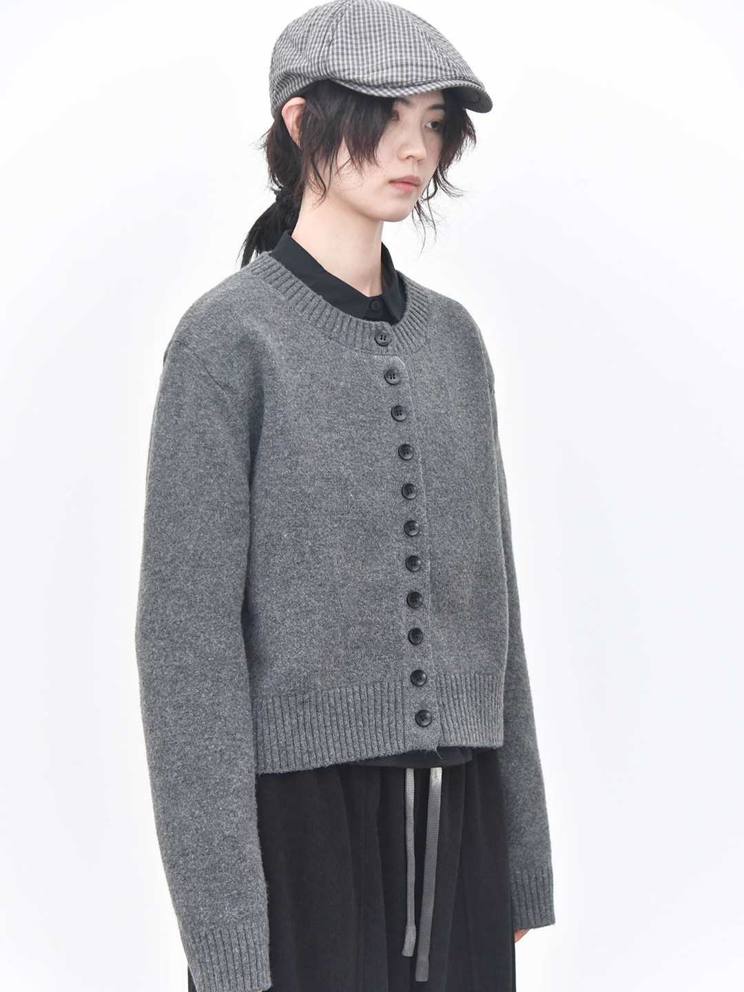 女士冬季簡約多釦設計羊毛開衫