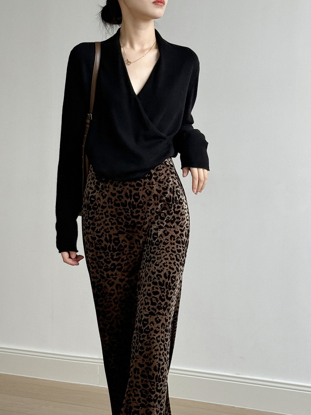 女士秋季法式交叉V領長袖針織衫