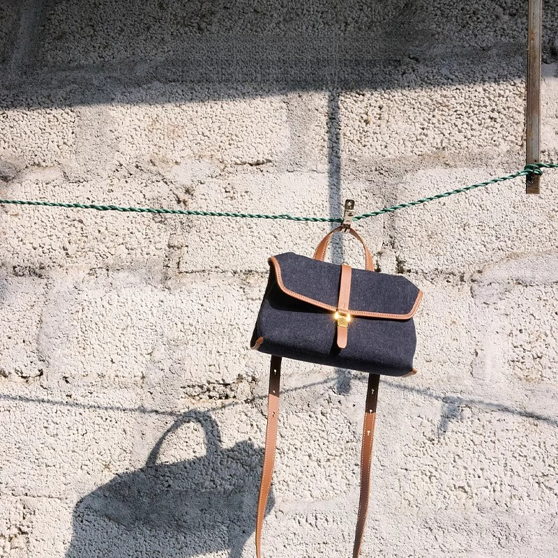 隨遊迷你單肩斜挎郵差鎖扣包