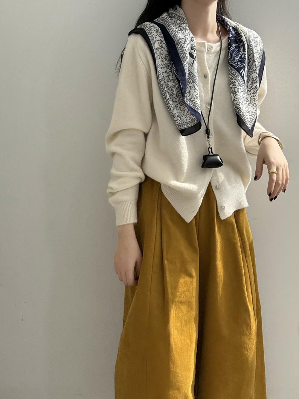 女士秋冬韓系多色圓領針織開衫