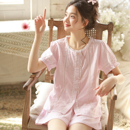 女款棉紗剪花蕾絲紐扣圓領短袖睡衣套裝