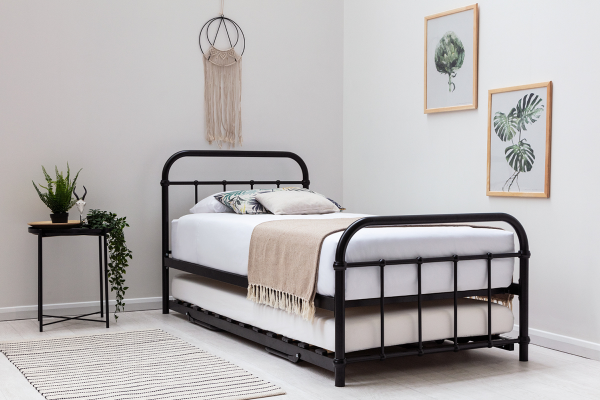 Henley Victorian Black Metal Bed