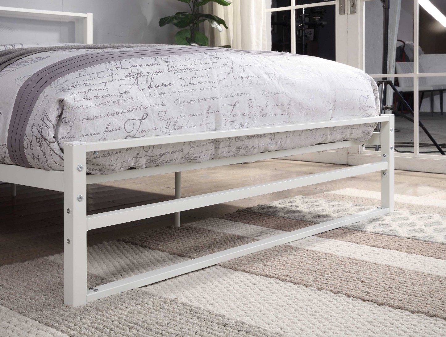 Hartfield White Metal King Bed