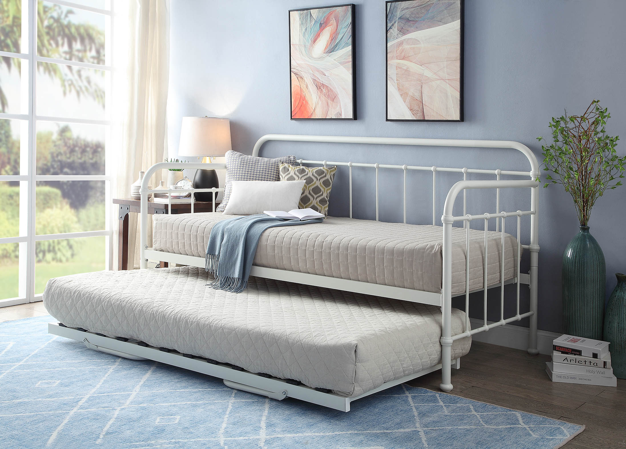 Harlow White Metal Day Bed With Trundle