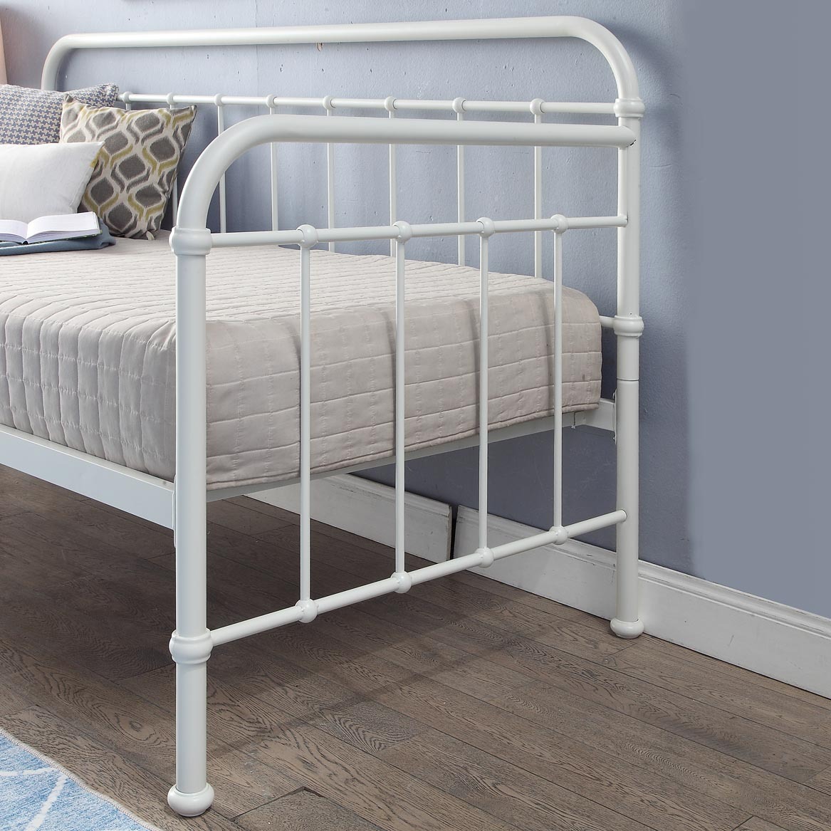 Harlow White Metal Day Bed With Trundle