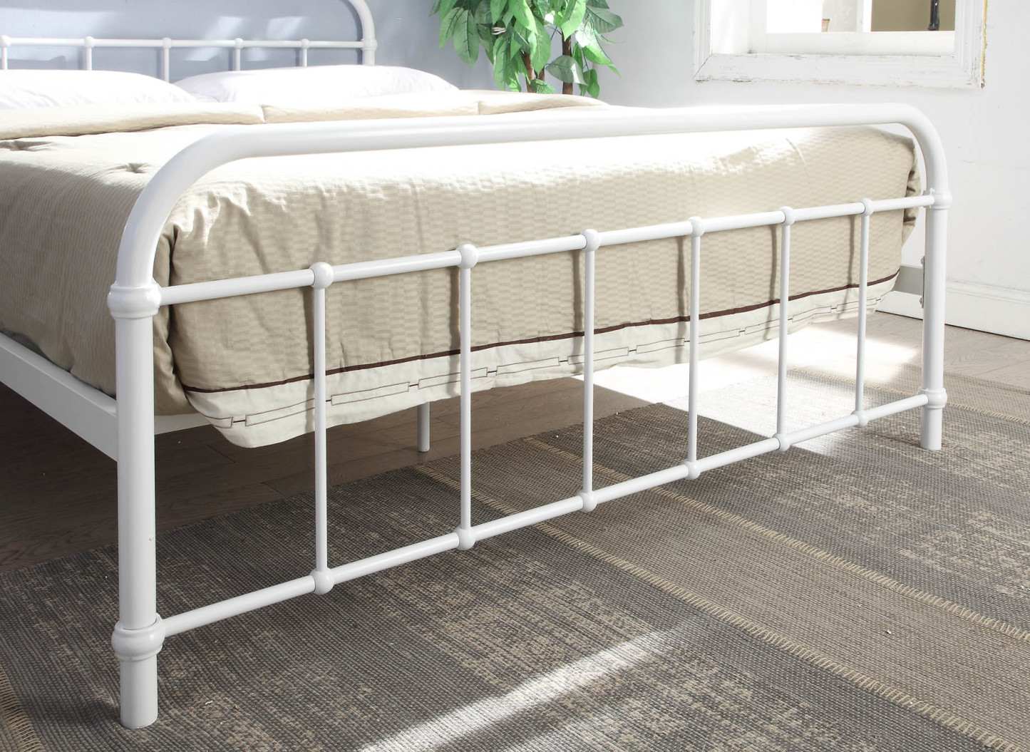 Henley Victorian White Metal Bed