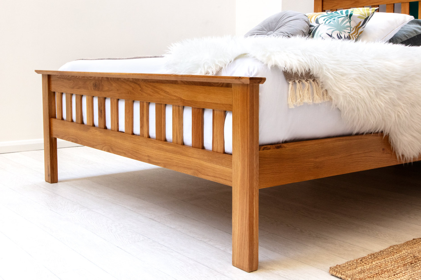 Chelford Farmhouse Solid Oak Wooden Bed