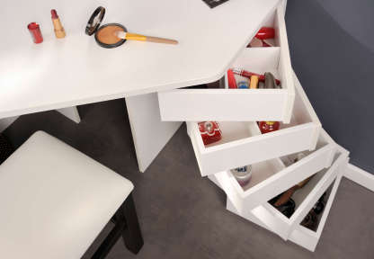 Corner Beauty Bar, White