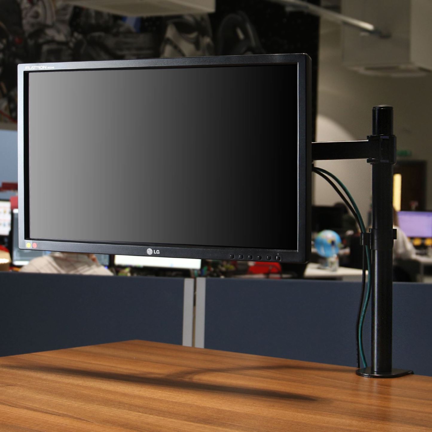 Single Arm Monitor Bracket | M&W