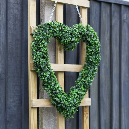 Topiary Heart Wreath | Pukkr