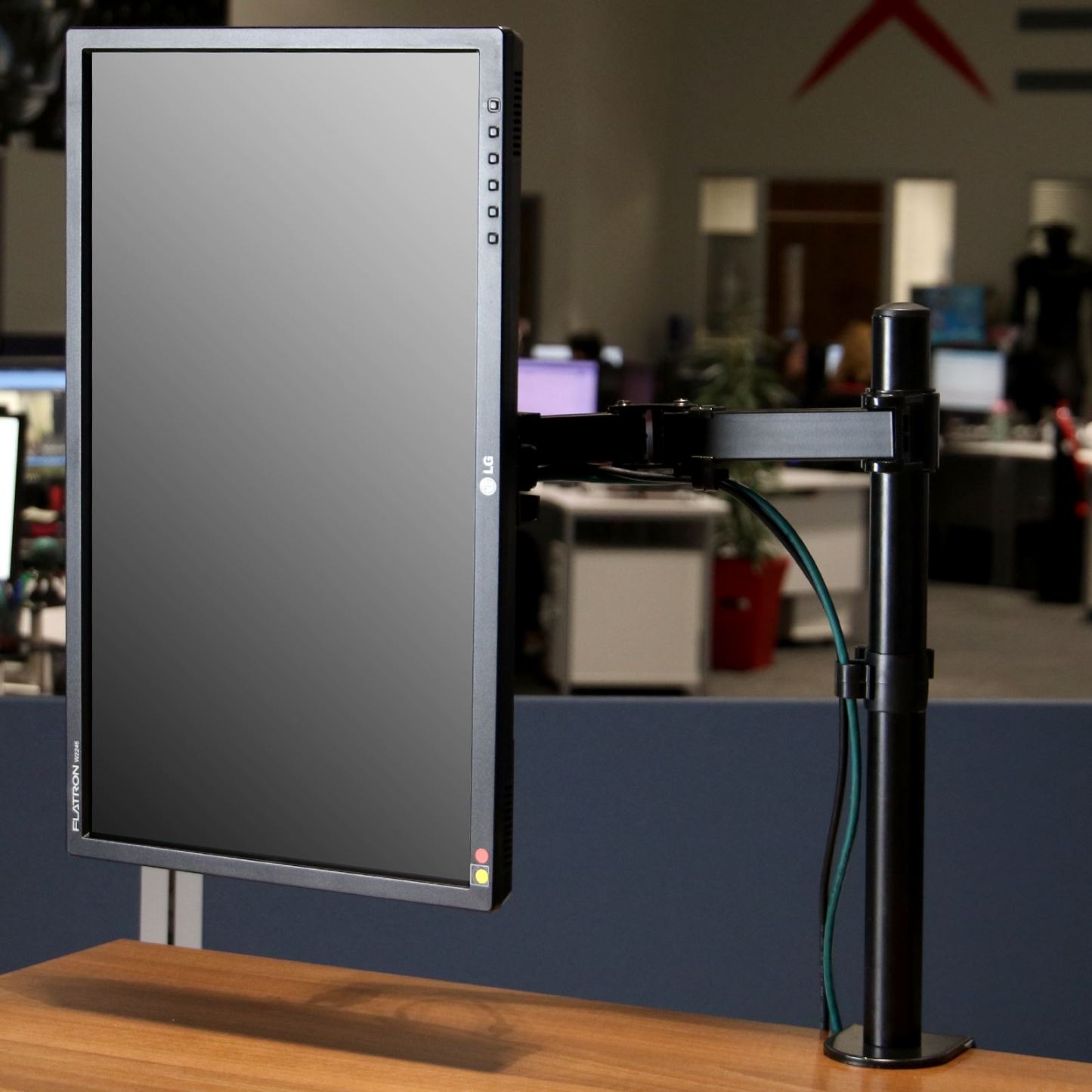 Single Arm Monitor Bracket | M&W