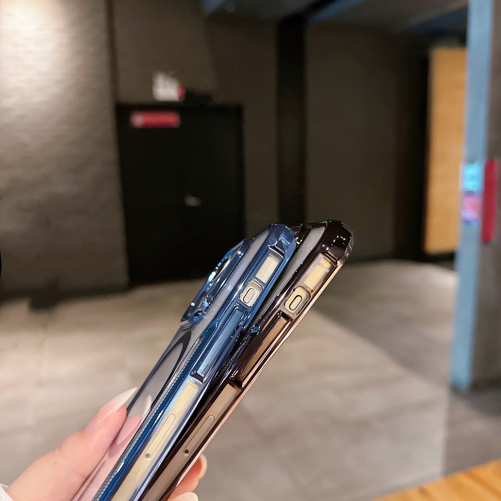 Electroplated Slim Waist Anti-fall Magnetic Phone Case