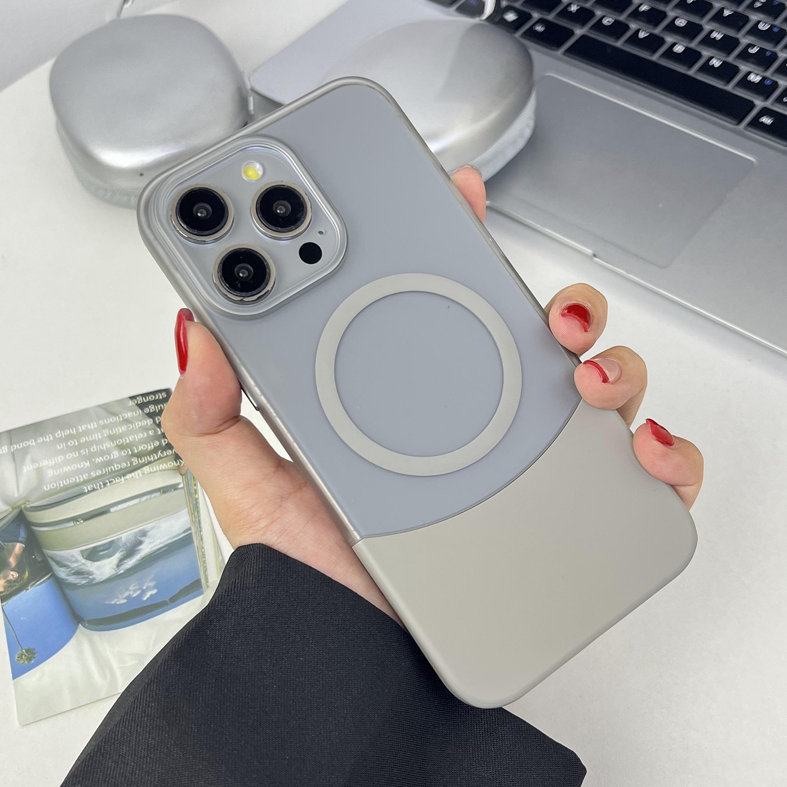 Frosted 2-in-1 Spliced Magnetic Phone Case