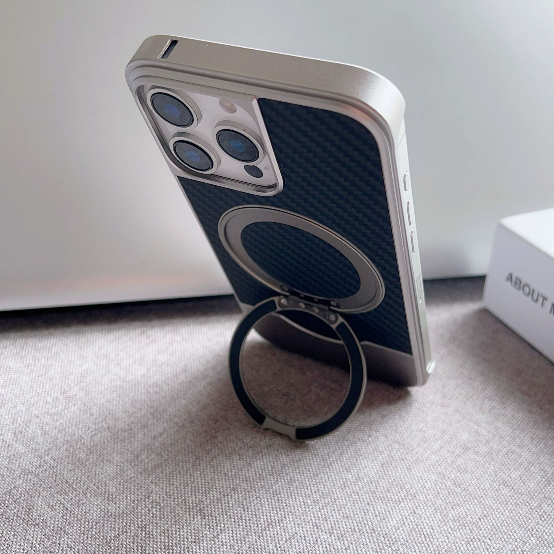 Metal Telescopic Buckle Bracket Magnetic Phone Case