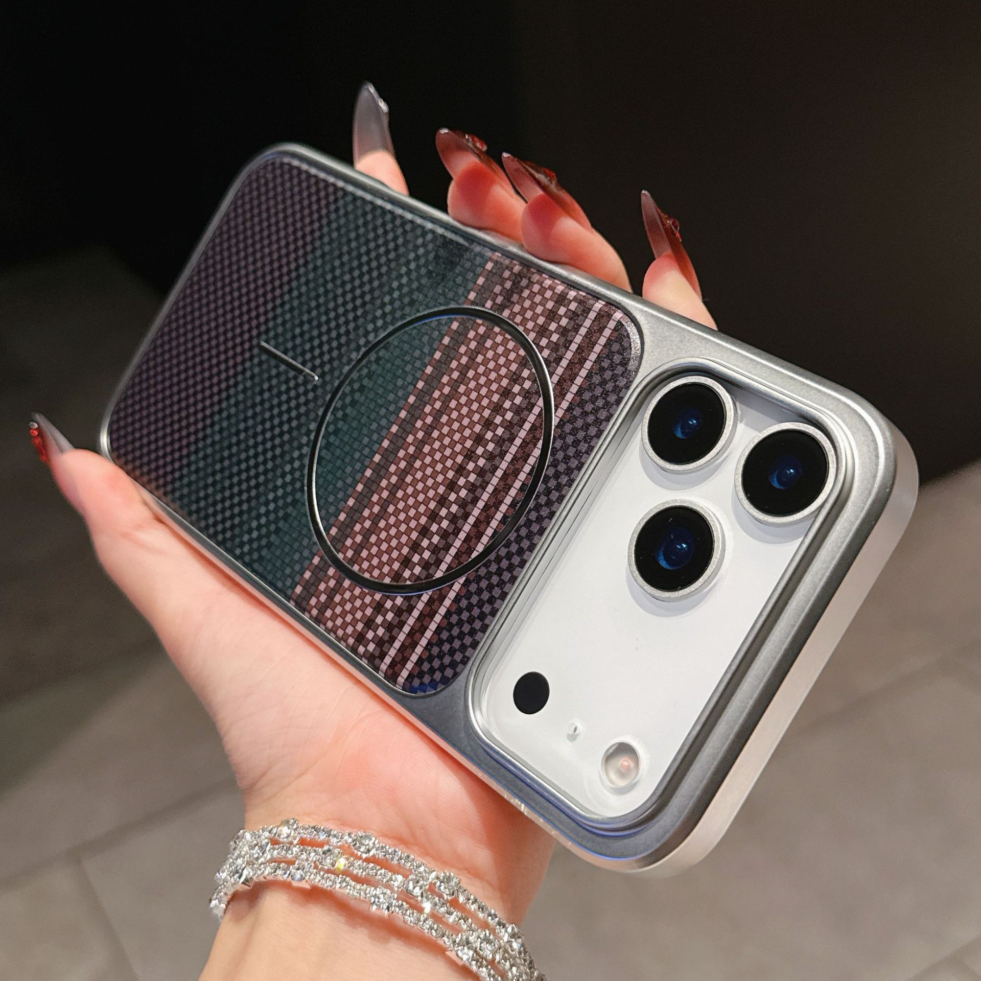 New Large Window Carbon Fiber Pattern Magnetic Phone Case