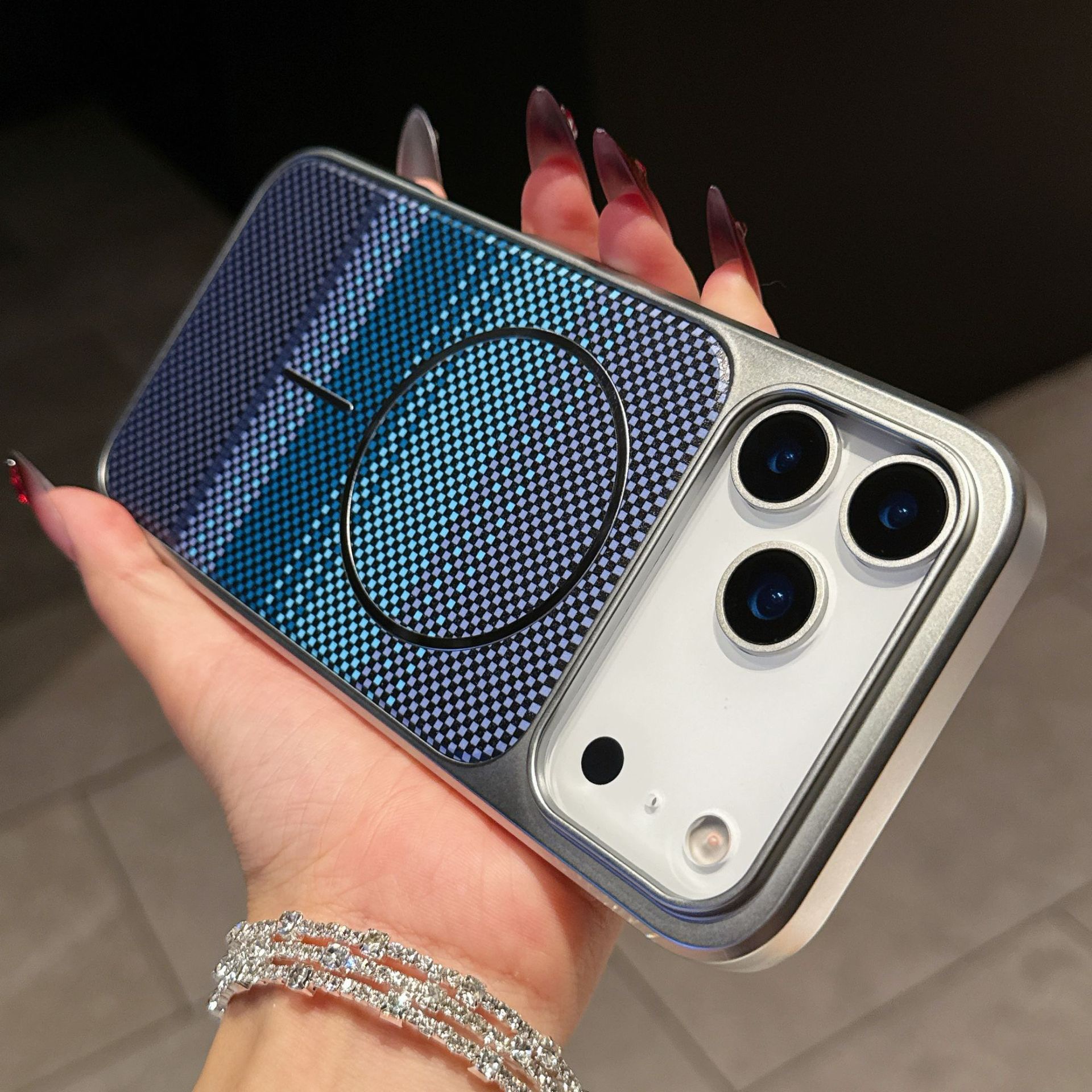 New Large Window Carbon Fiber Pattern Magnetic Phone Case