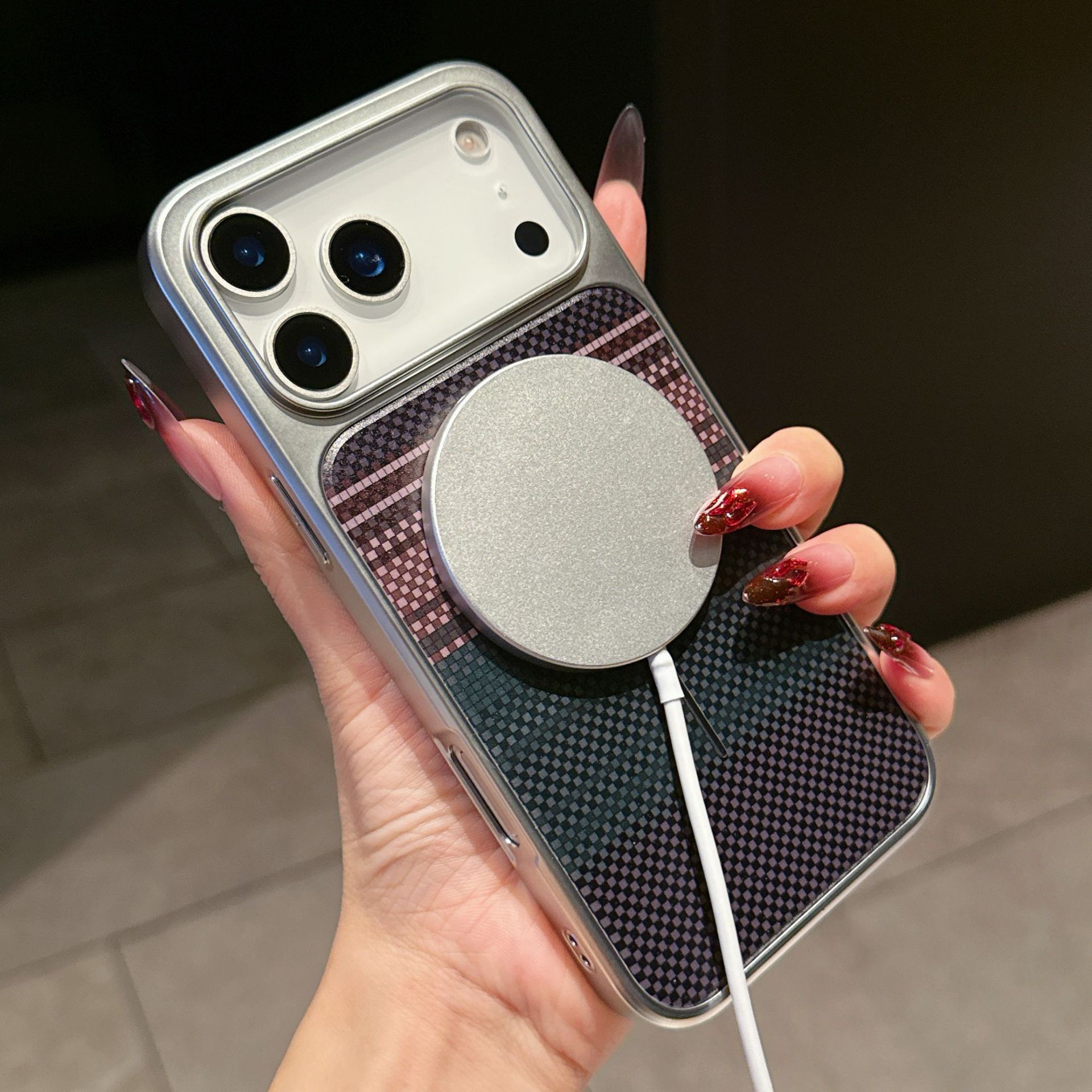 New Large Window Carbon Fiber Pattern Magnetic Phone Case