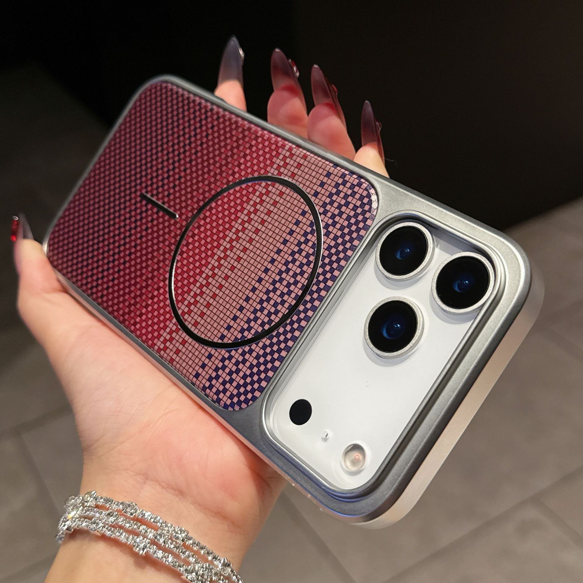 New Large Window Carbon Fiber Pattern Magnetic Phone Case