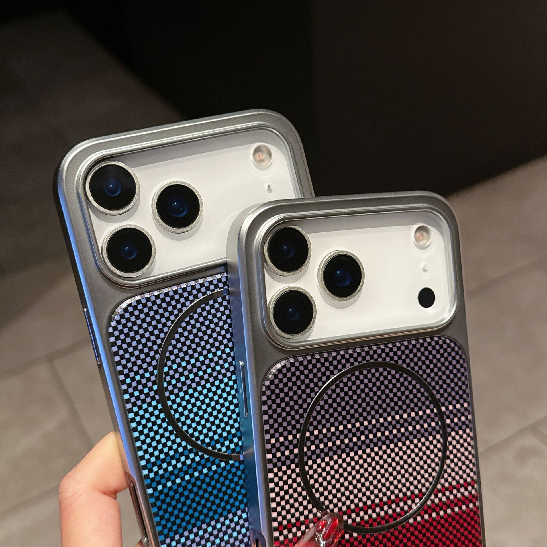 New Large Window Carbon Fiber Pattern Magnetic Phone Case
