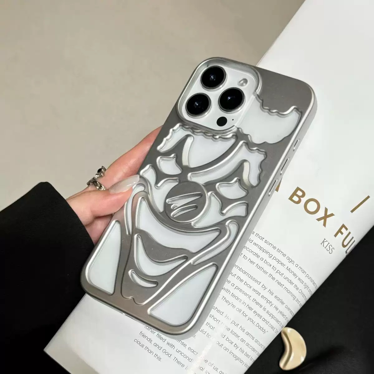 Electroplating frosted hollow clown phone case