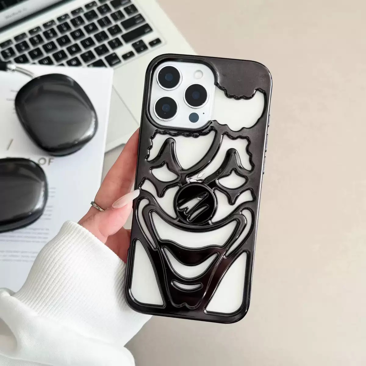 Electroplating frosted hollow clown phone case
