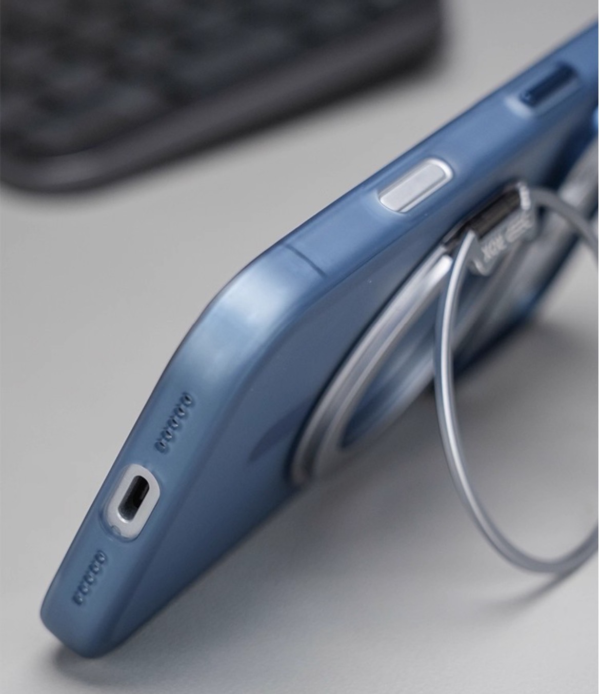 Ultra-thin Fall protection Frosted Skin-friendly Magnetic Phone Case