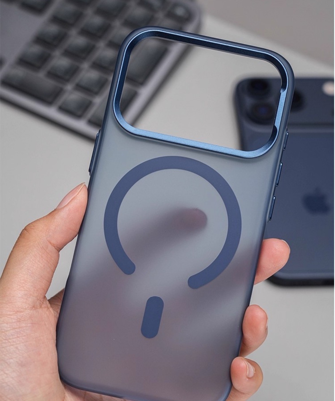 Ultra-thin Fall protection Frosted Skin-friendly Magnetic Phone Case