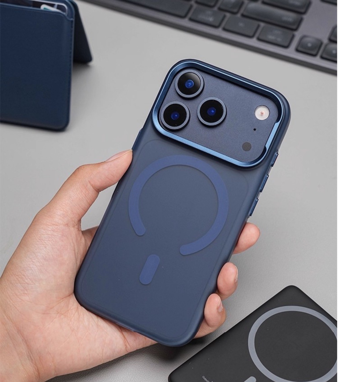 Ultra-thin Fall protection Frosted Skin-friendly Magnetic Phone Case