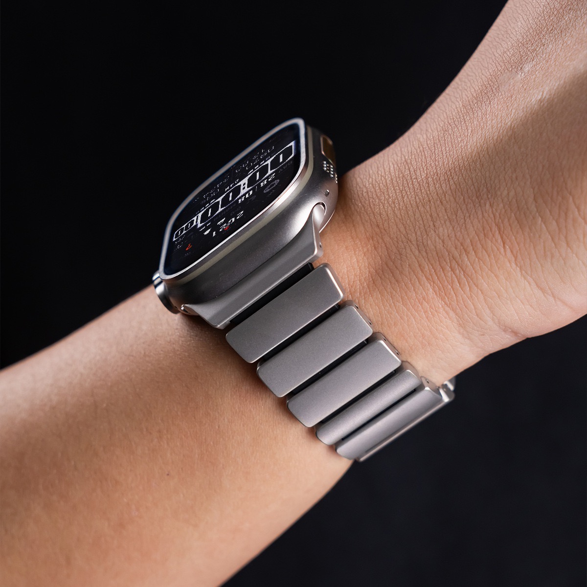 Hardened Scratch-Resistant Titanium Stainless Steel Magnetic Clasp Compatible with Apple Watch bands 42/46/38/40/41/44/45/49mm for iWatch Series 11 10 9 8 7 6 5 4 SE/Ultra 3-MGD CASE