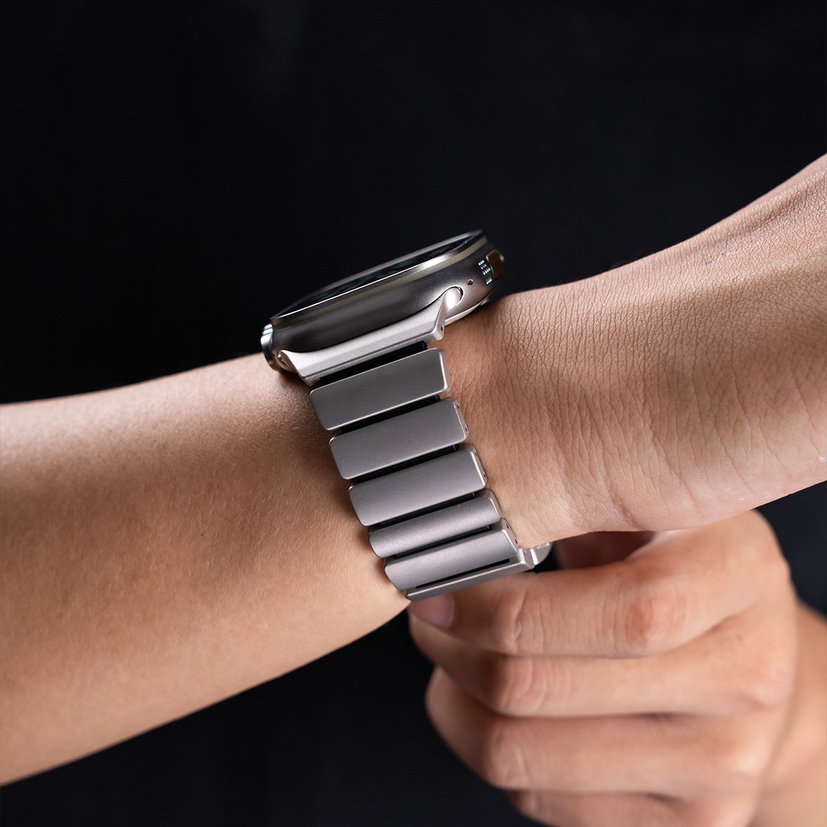 Hardened Scratch-Resistant Titanium Stainless Steel Magnetic Clasp Compatible with Apple Watch bands 42/46/38/40/41/44/45/49mm for iWatch Series 11 10 9 8 7 6 5 4 SE/Ultra 3-MGD CASE