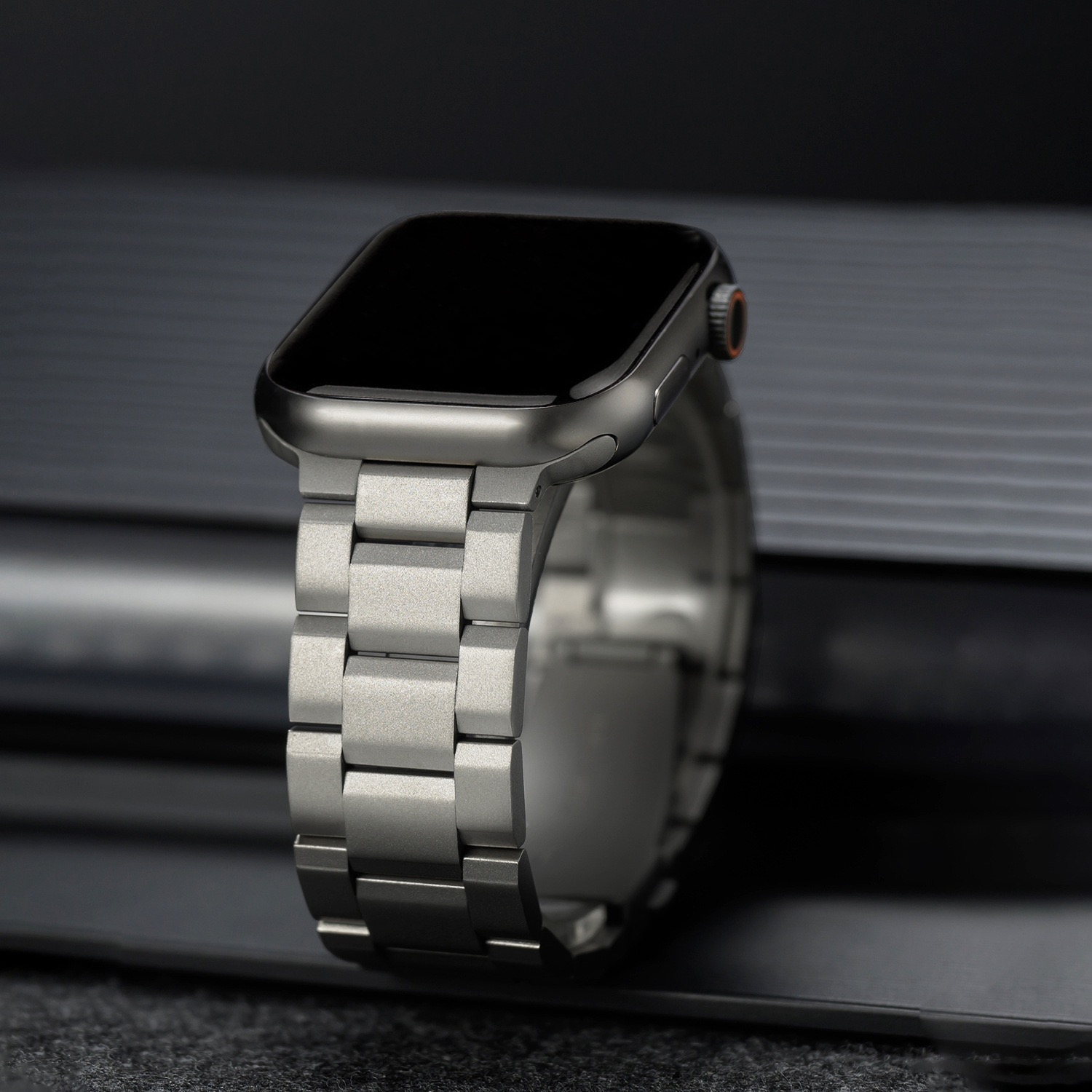 Suitable for Apple Watch bands metal S9 quick-release three-link stainless steel 42/46/38/40/41/44/45/49mm Series 11 10 9 8 7 6 5 4 SE/Ultra 3-MGD CASE