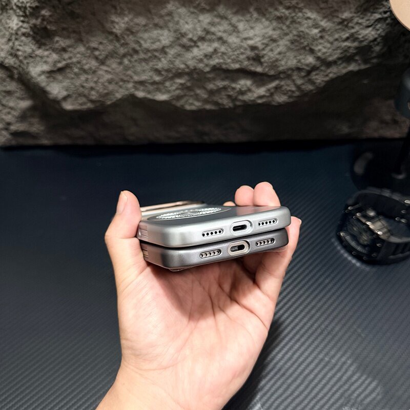 Mecha-style cooling magnetic frosted phone case