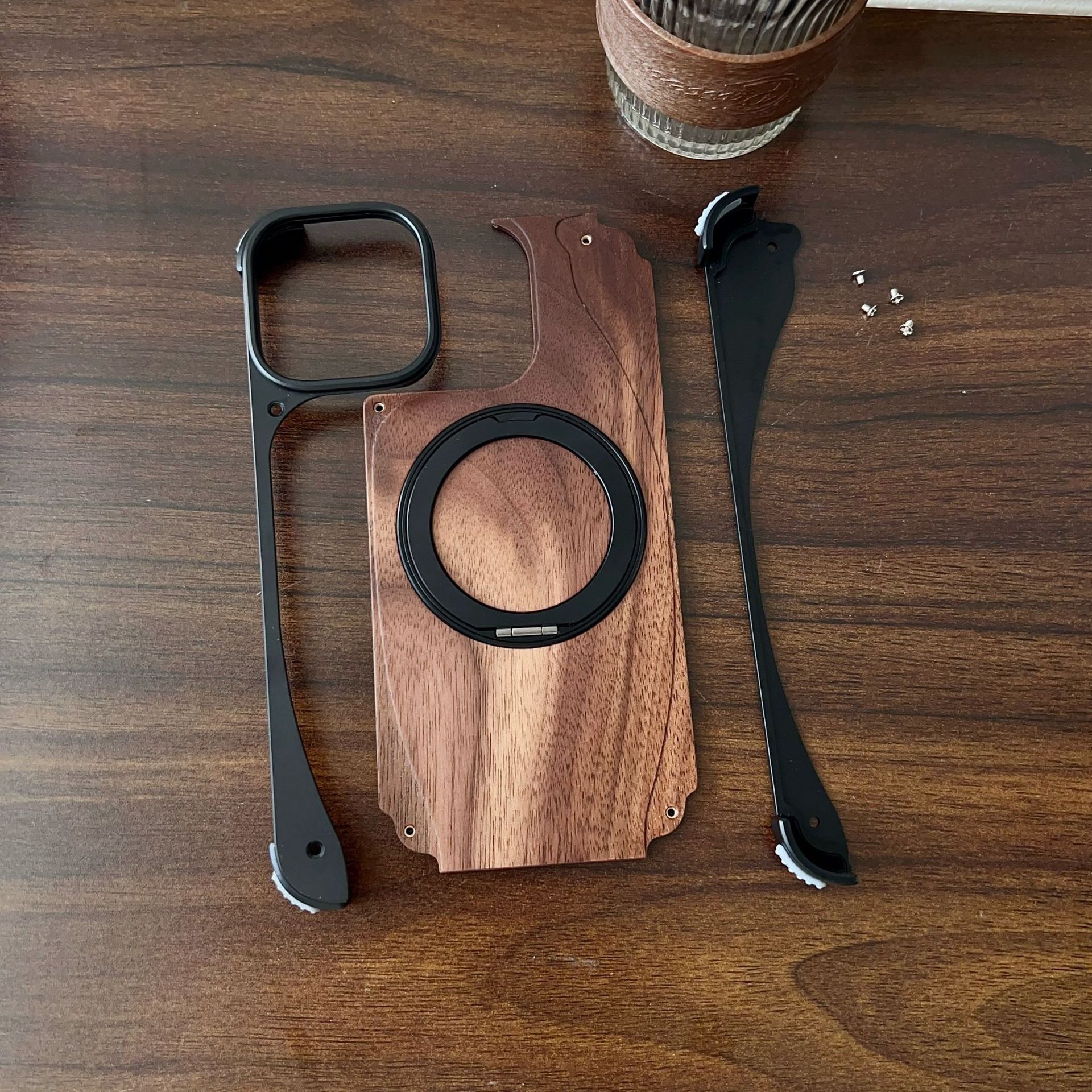 Unique spliced ​​metal walnut wood magnetic phone case