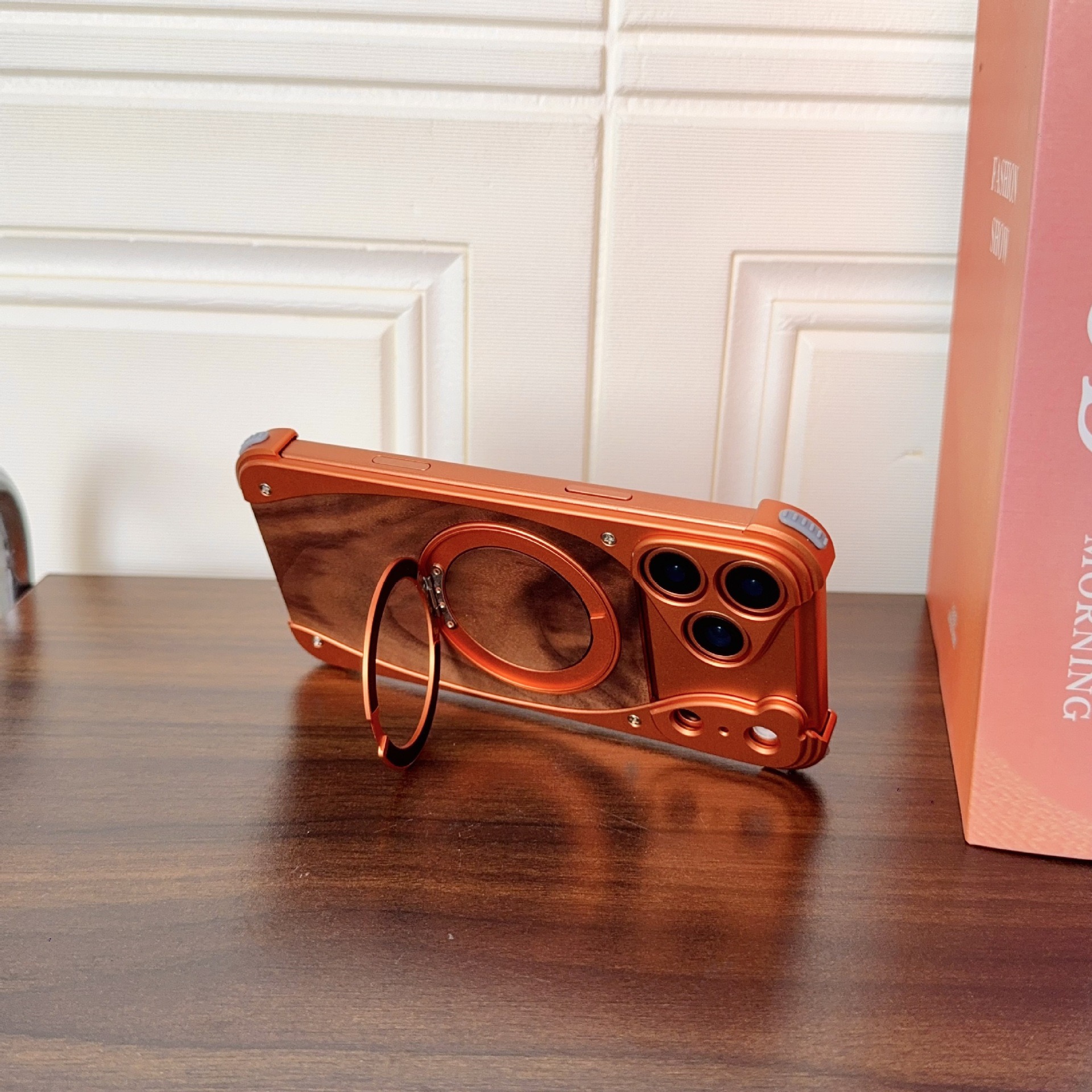 Unique spliced ​​metal walnut wood magnetic phone case