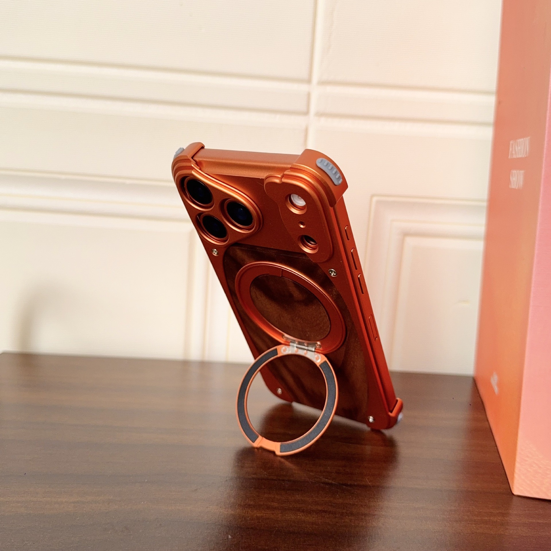 Unique spliced ​​metal walnut wood magnetic phone case