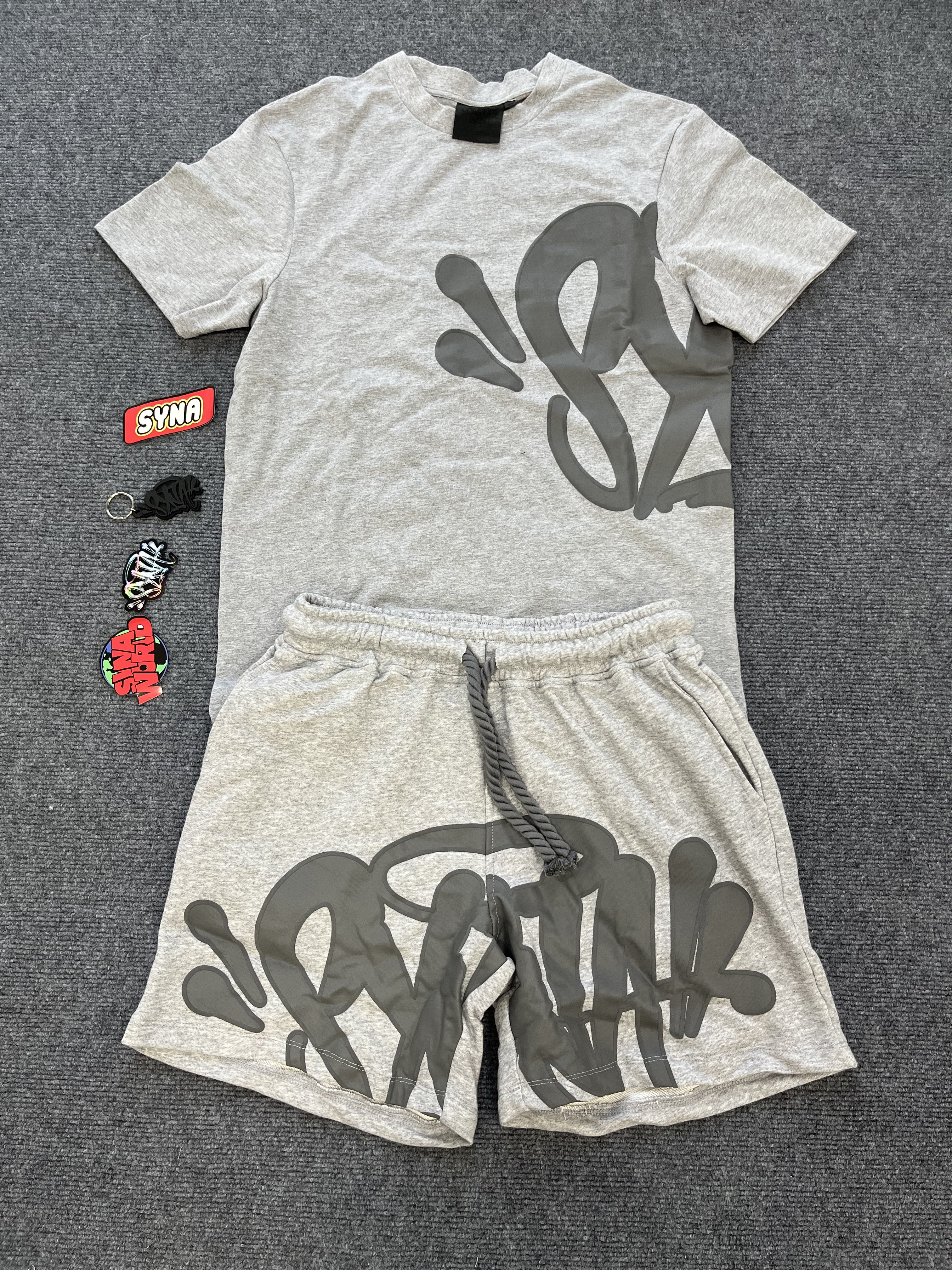 SYNA T-SHIRT & SHORTS LOGO SET GREY