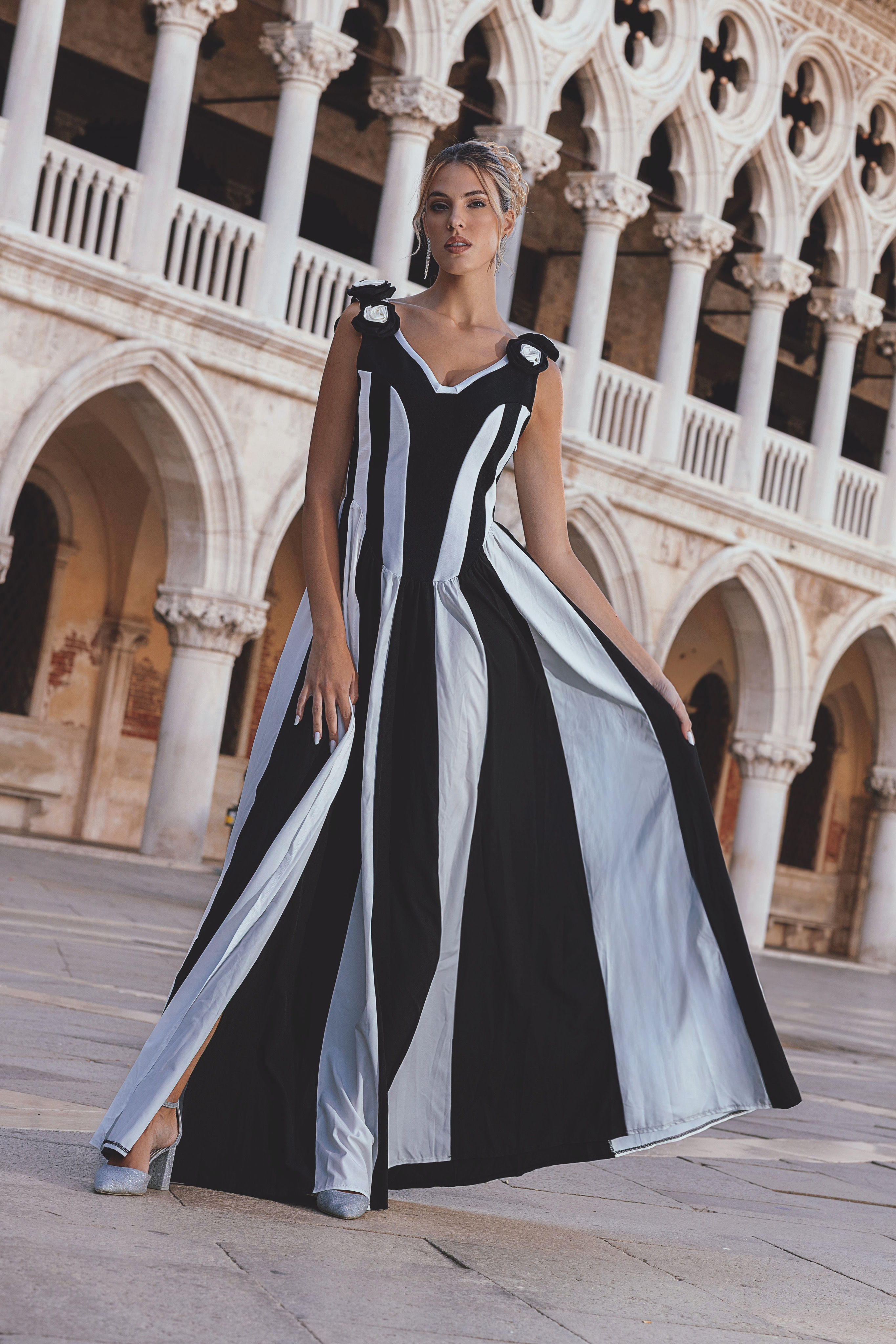 Omega Sleeveless V-Neck Flowers Bandage Maxi Dress