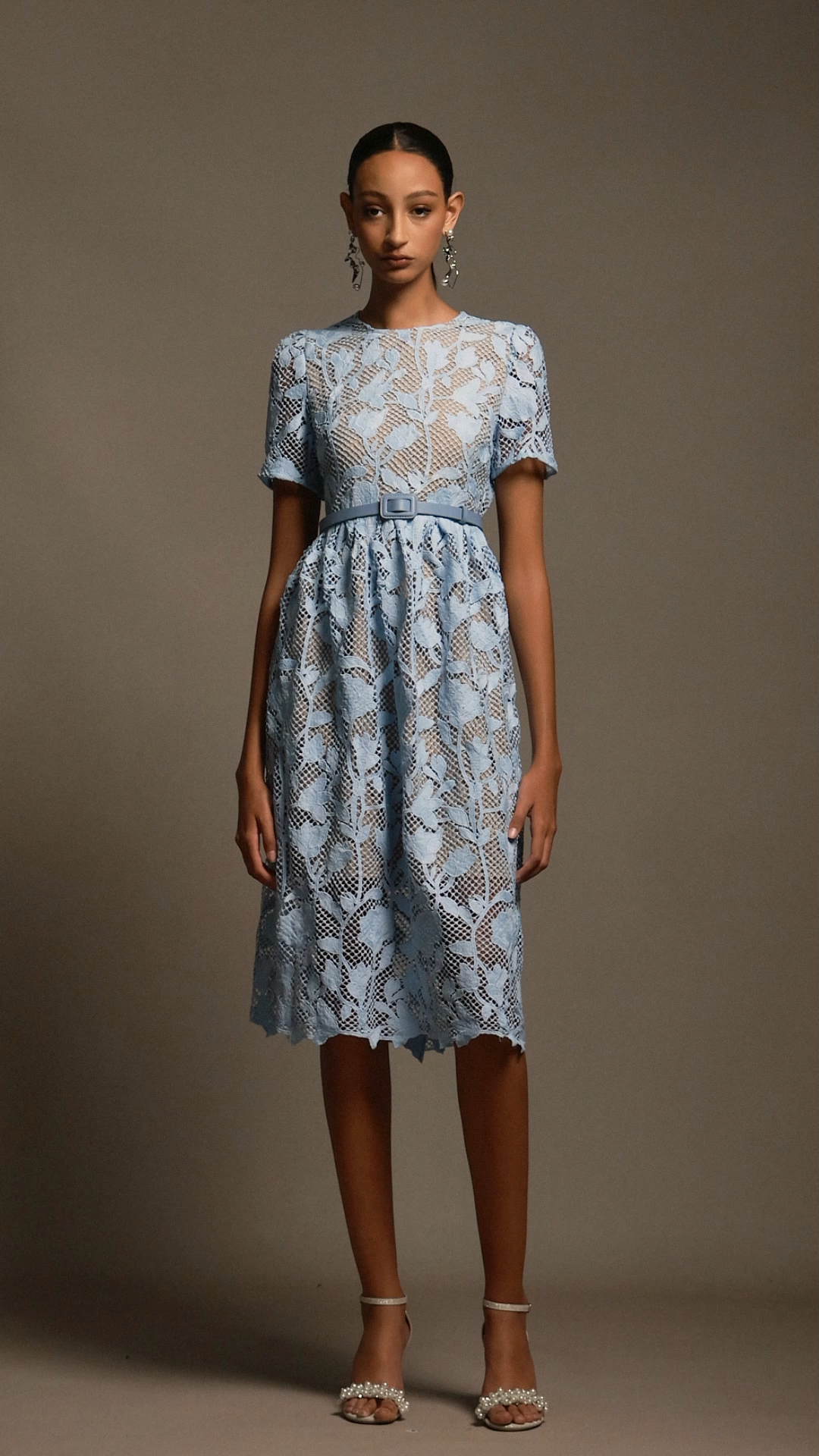 Reye Round Neck Short Sleeves Flowers Lace Midi Dress