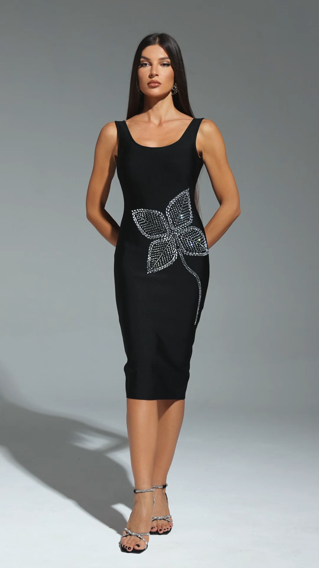 Weirdo Sleeveless Diamond Flowers Bandage Midi Dress